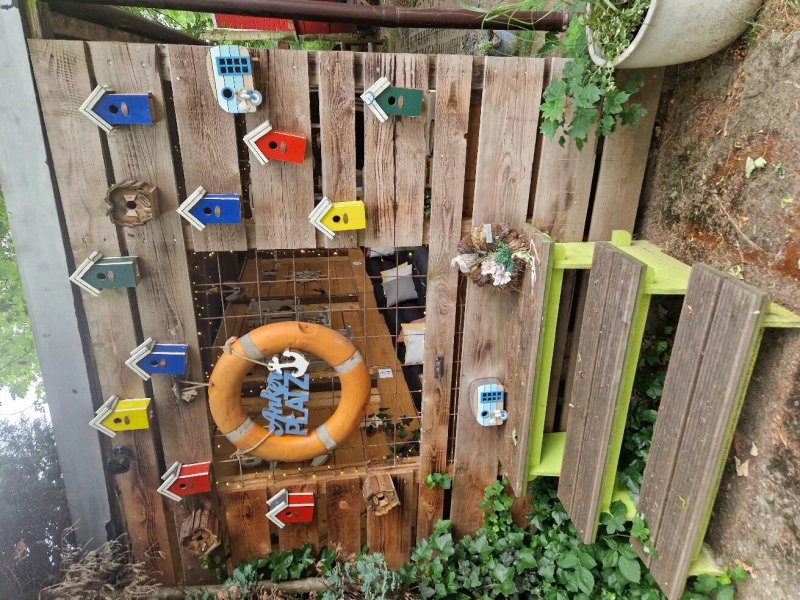 PIER 9 -Tiny House Hotel