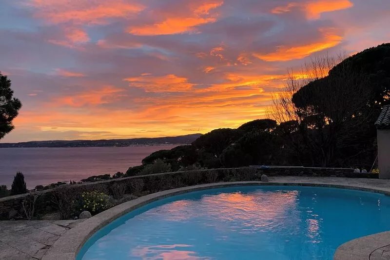 Villa type Provencal quiet, exceptional view of the Gulf of St. Tropez