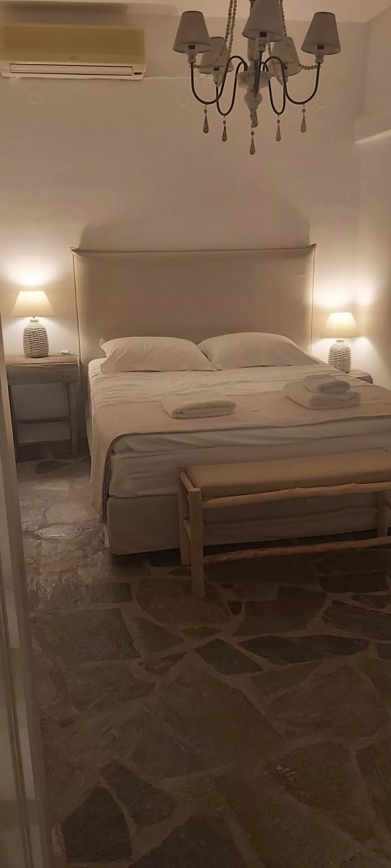 Enea, Tinos
