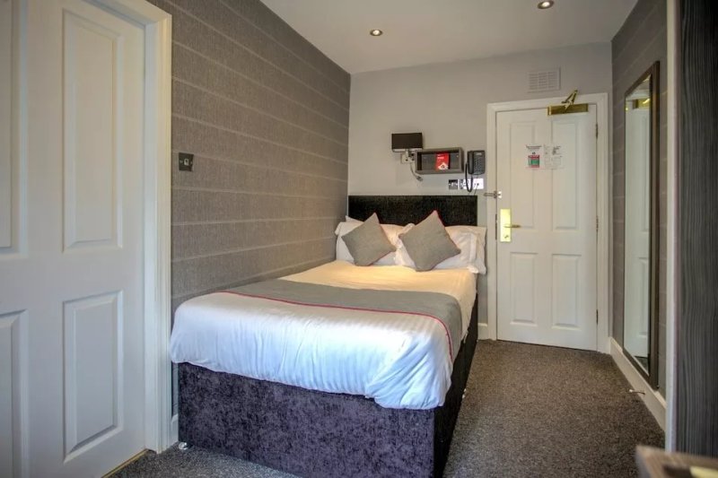OYO Dryfesdale Hotel