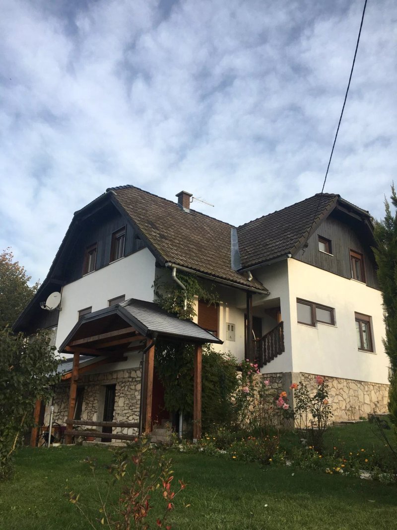 Apartments Poljanak (Houses Jelena and Ankica)