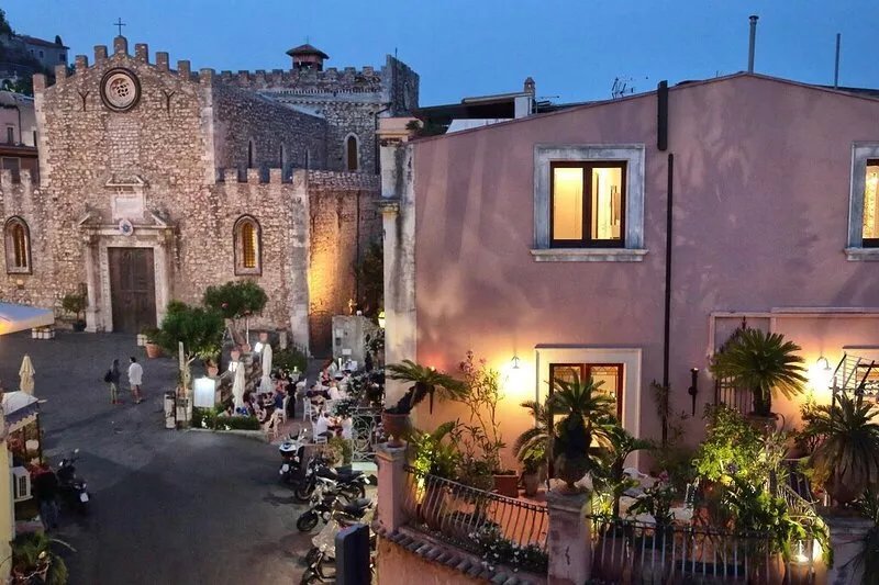 Suite with Terrace in Taormina Center.