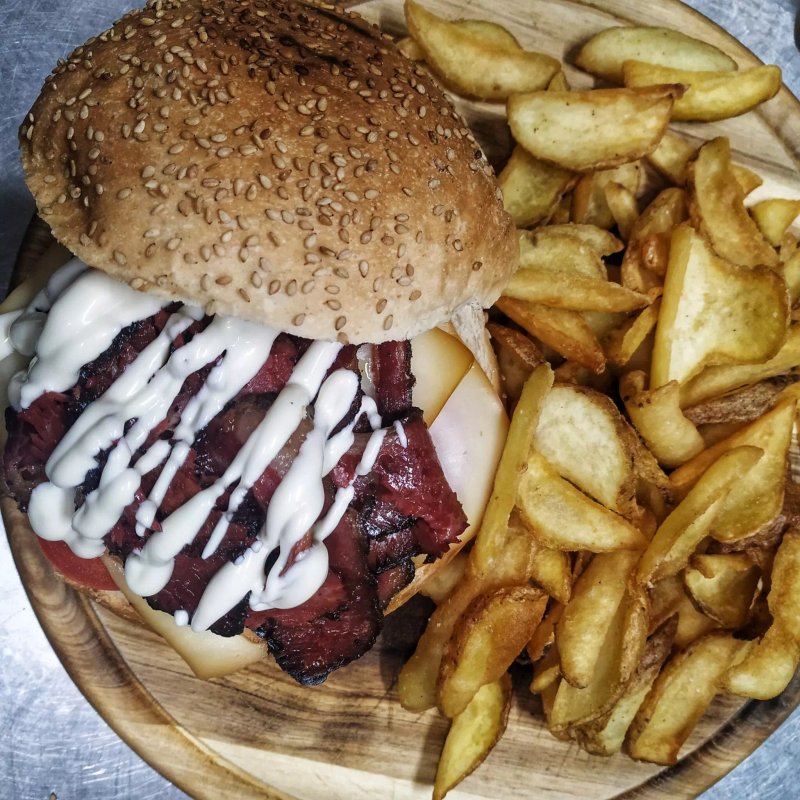 Etimue Pub