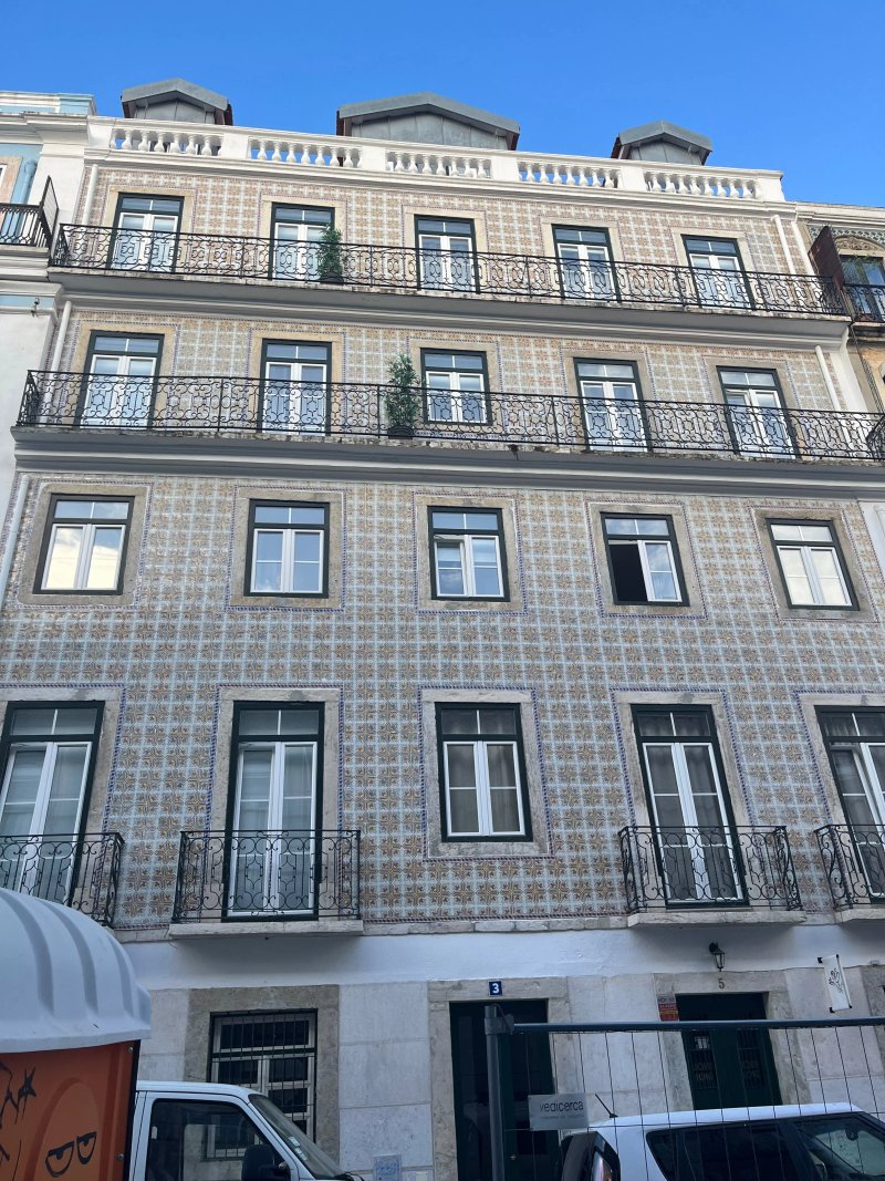 Modern Lisbon Apartments by Soulplaces