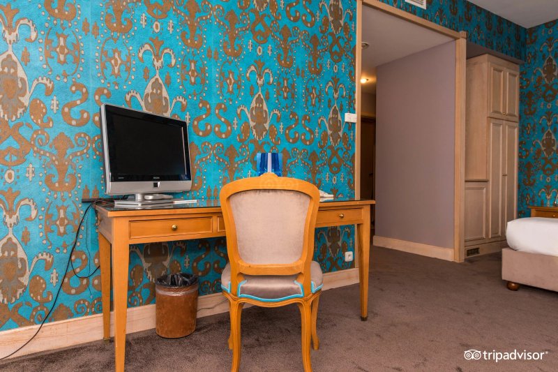 Friday Hotel
