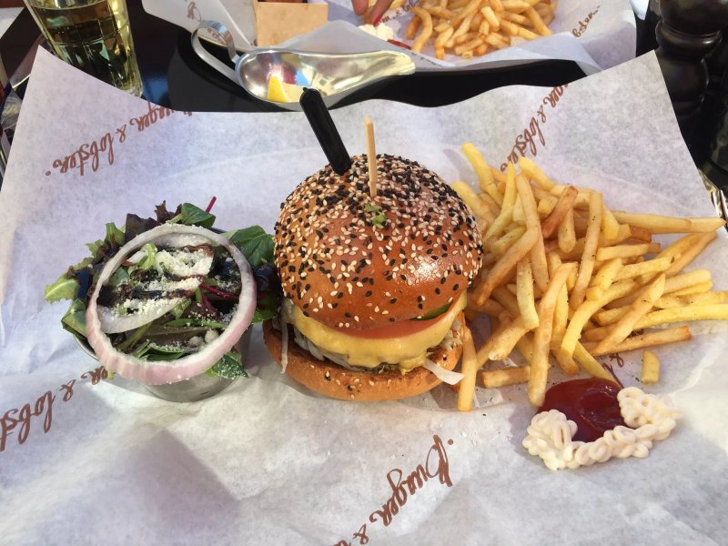 Burger & Lobster