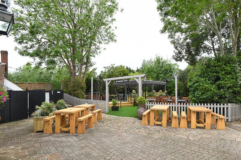 The Three Horseshoes