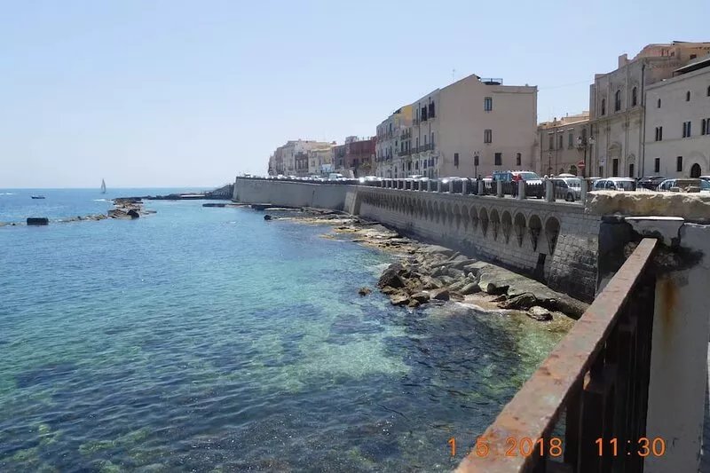 1st Floor Apartment With Stunning Sea Views Sleeps 5.