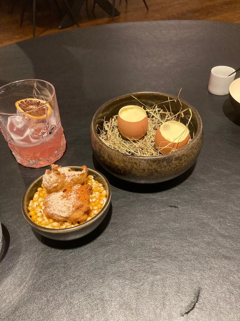Nowa. Restaurant