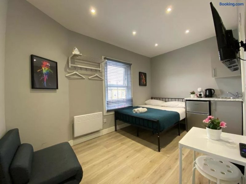 Holloway Home Suites