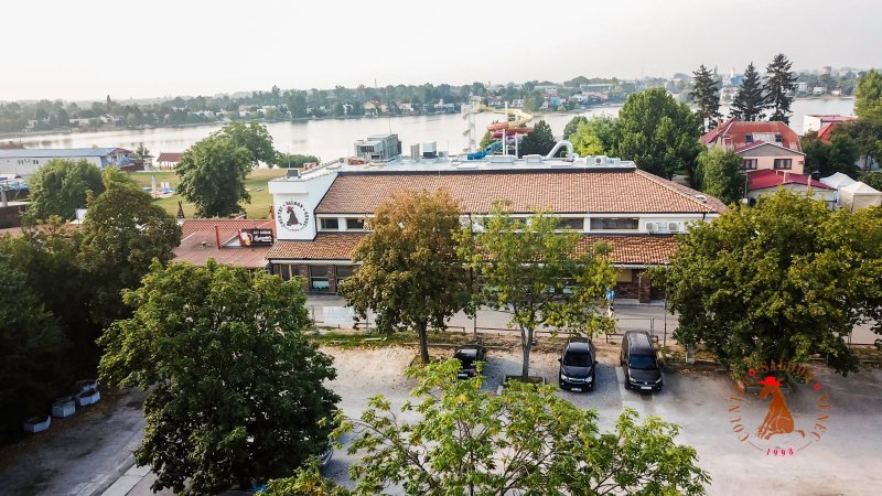 COUNTRY SALOON Senec