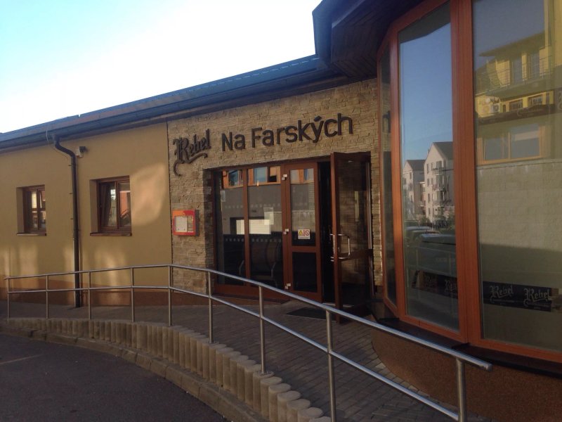 Rebel Na Farskych