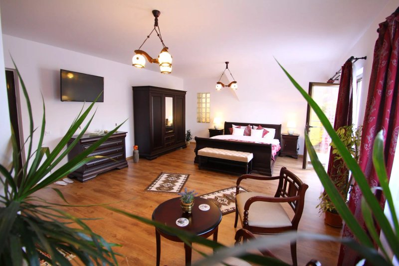 Flora Luxury House