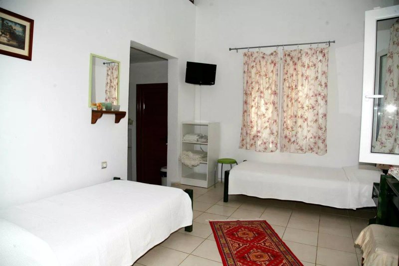 Rozalia's Sivota Rooms & Apts