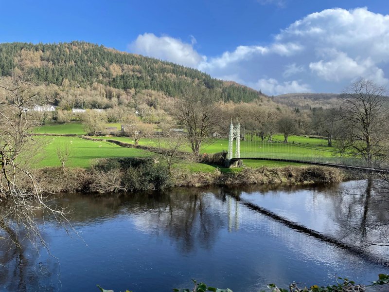 GLAN GORS, character holiday cottage, with hot tub in Denbigh