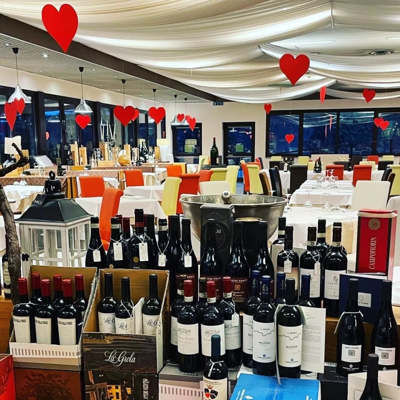Saccardi Coffee Food & Wine