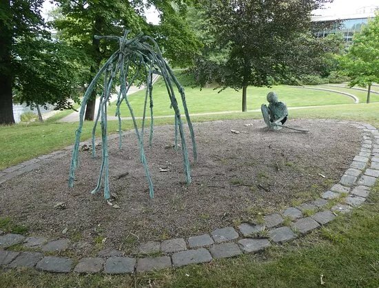 Skulpturen Av Tiden Flatar Jag En Plats