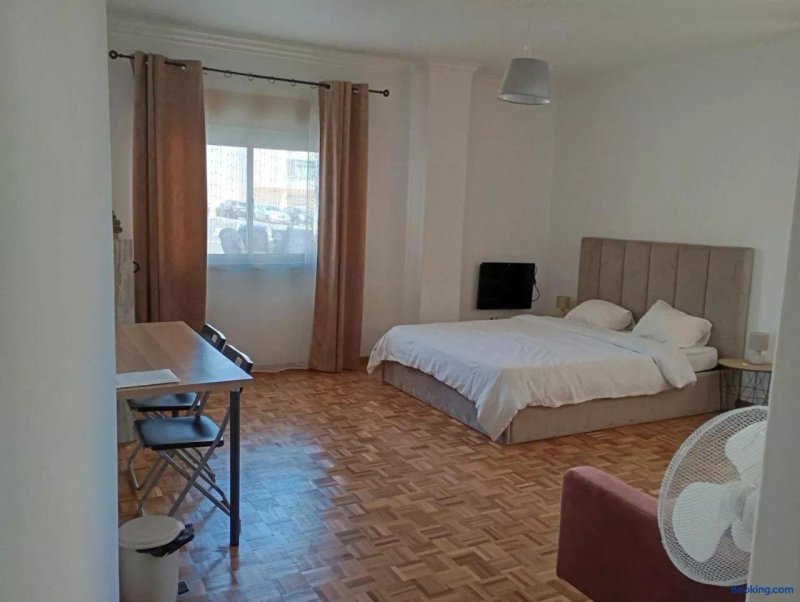 Rooms 10 Mins Walk From Train Station!