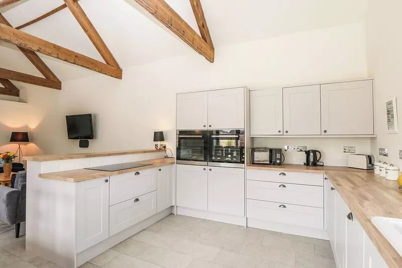 THE OLD STABLE, pet friendly, character holiday cottage in Gillingham