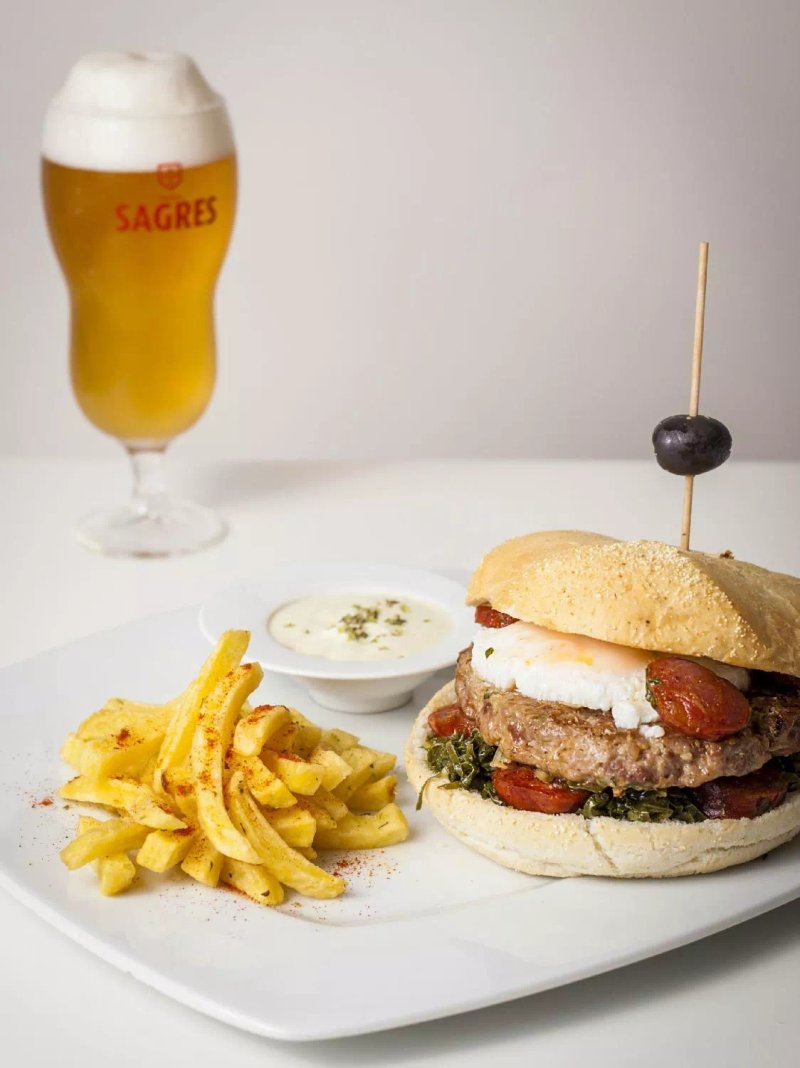 Hamburgueria Portuguesa by Farnel