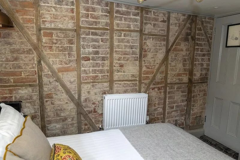 19th century Inn with luxury accommodation & free breakfast