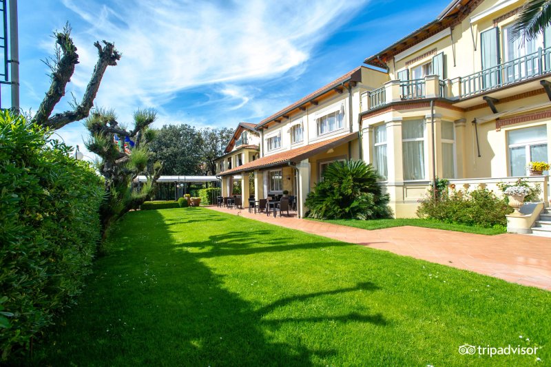 Byron Hotel