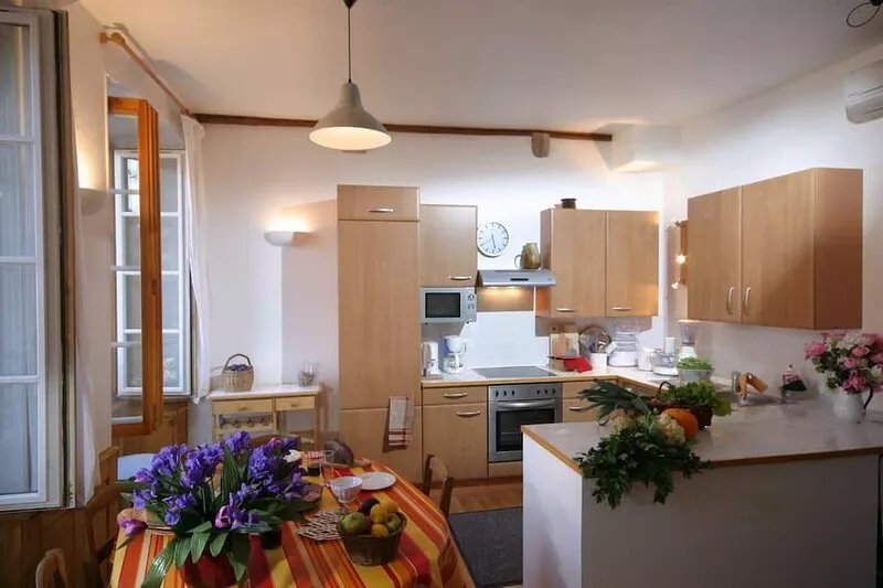 Apartment La COLLEGIALE in the old town with free parking