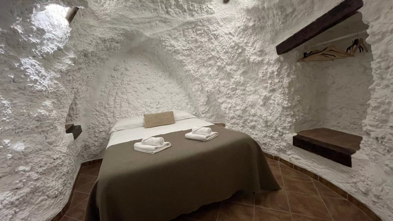 Cuevas El Atochal Orígenes