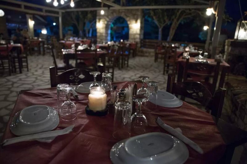 Psistaria-Taverna-Mezedopoleio Stou Barmpa Thoma