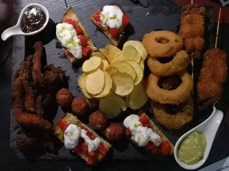 SEDICI Burger & Lounge