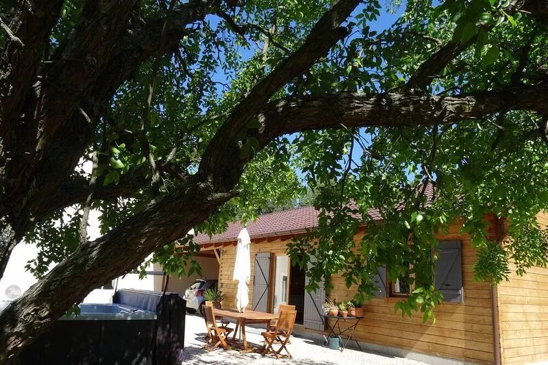 ORANGE in the countryside cosy cottage in property, SPA swimming pool air