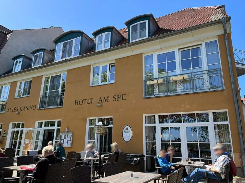 Restaurants & cafés