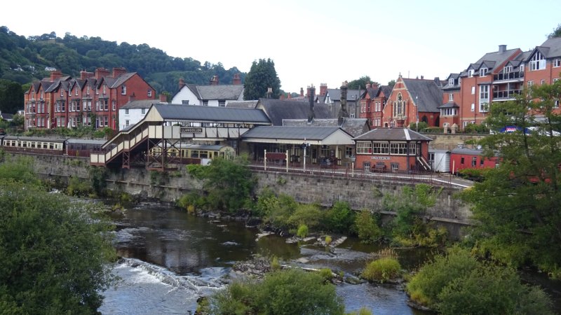 Llangollen Oggie Shop & Fine Foods