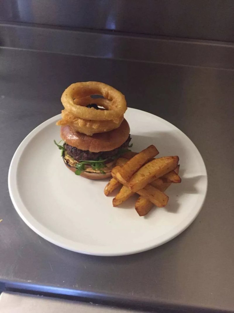 White Horse Inn Bar & Restaurant