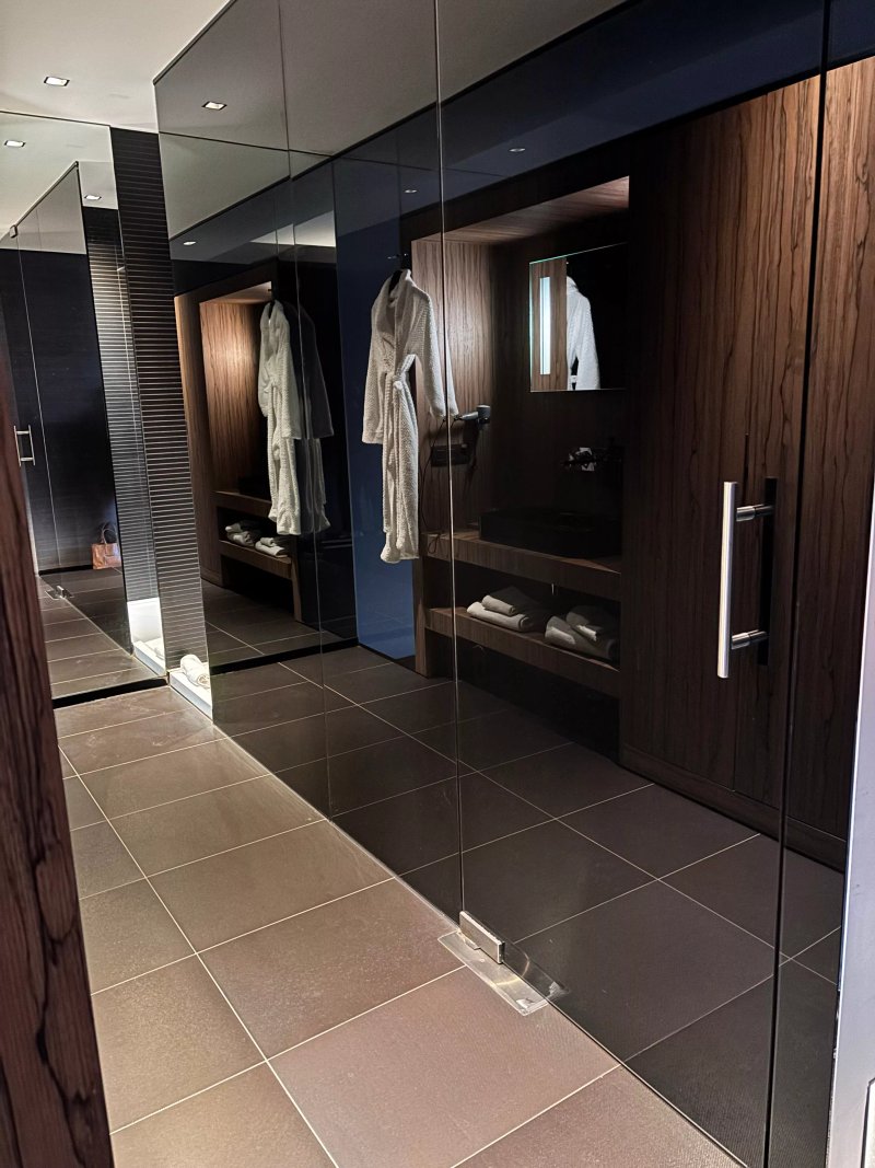 Carbon Hotel - Different Hotels