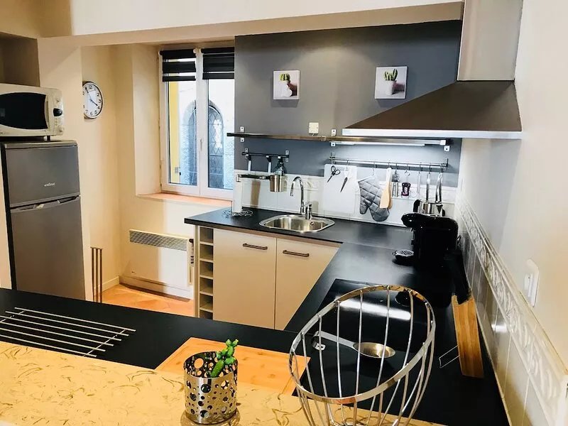 Quiet, air-conditioned apartment for 4 in city center