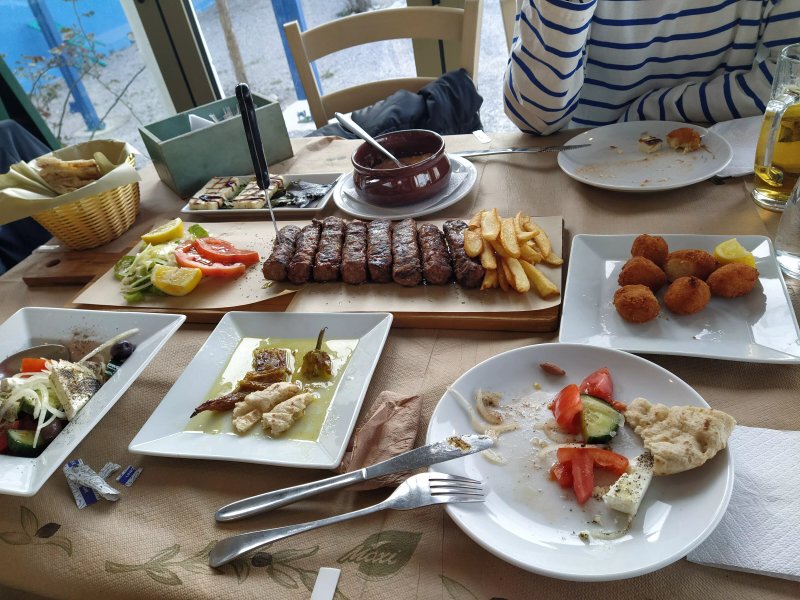 Elia Sti Sxara Grill Bar Gyros