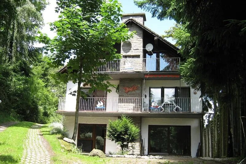 Spacious, cozy vacation apartment with balcony in the Volcanic Eifel