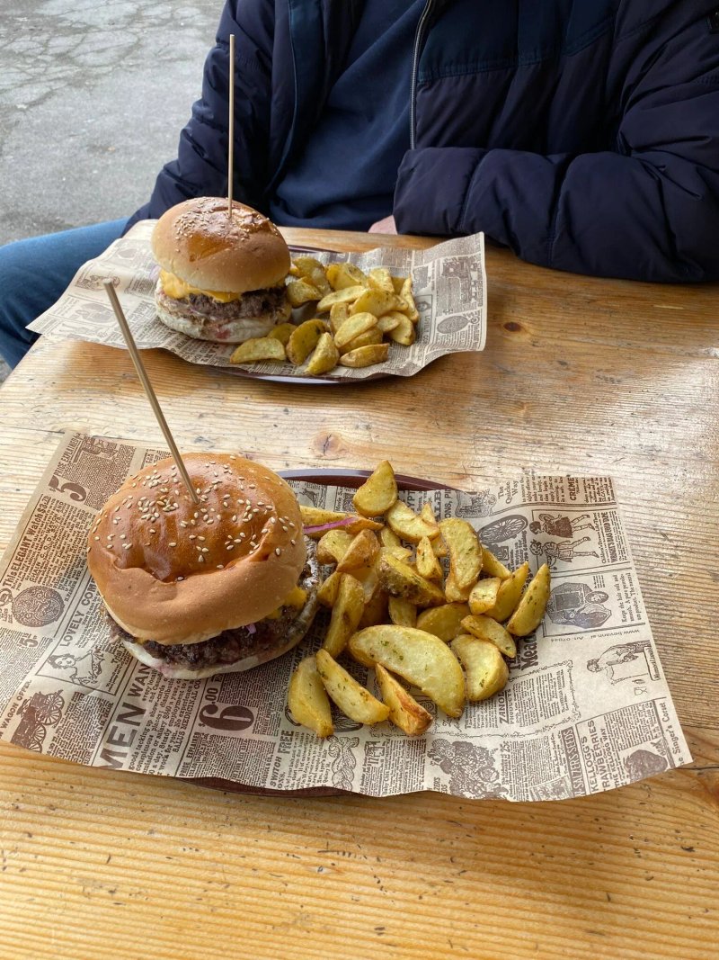 Mangoop Burgers