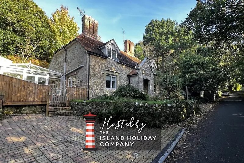 2 Apse Castle Cottage, The Isle of Wight.