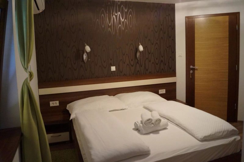 Golden Lakes Rooms