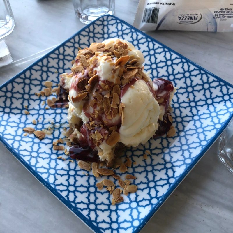 Roussos Cafe
