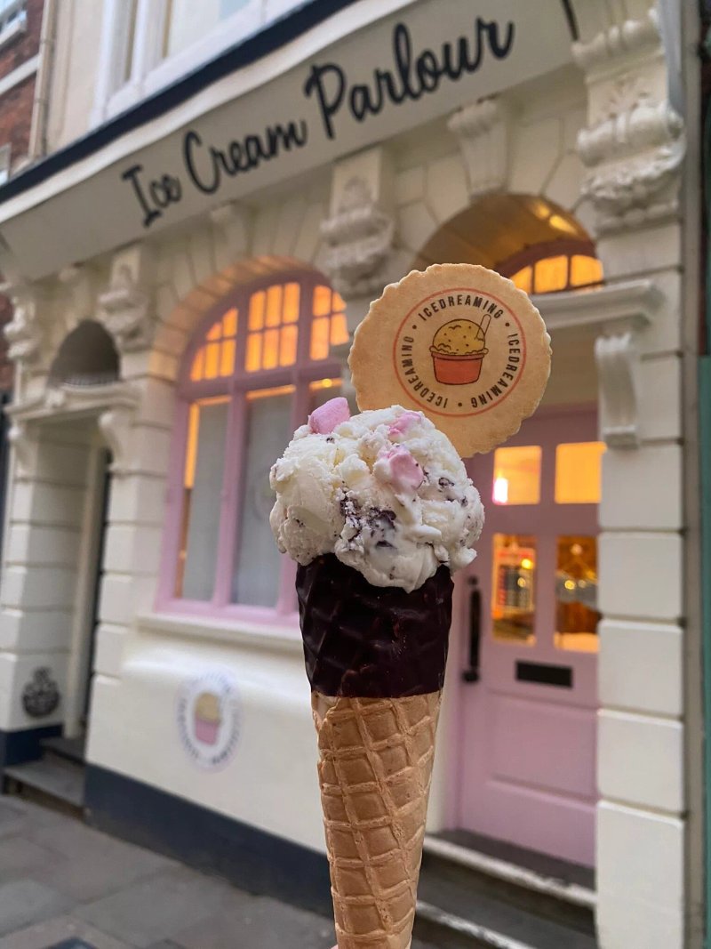 Icedreaming - The Ice Cream Parlour