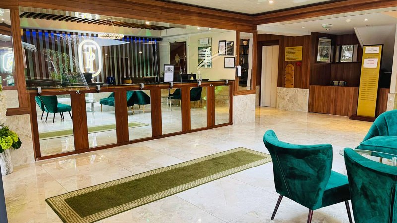 Oyo Tong Park Hotel
