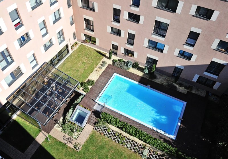 Melrose Apartments