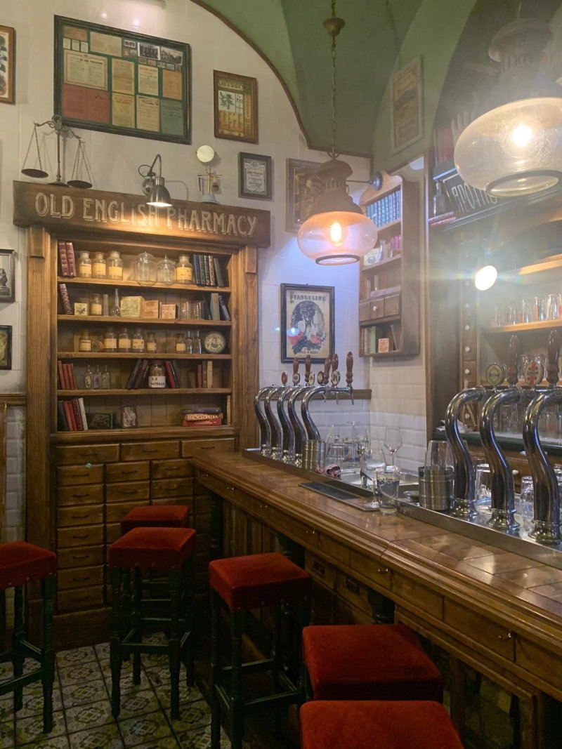 Mr Hyde's Pub