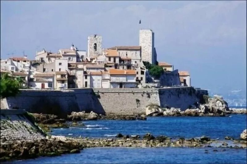 Spacious loft - heart typical Antibes Old Town -100 m sea&ramparts- all by foot