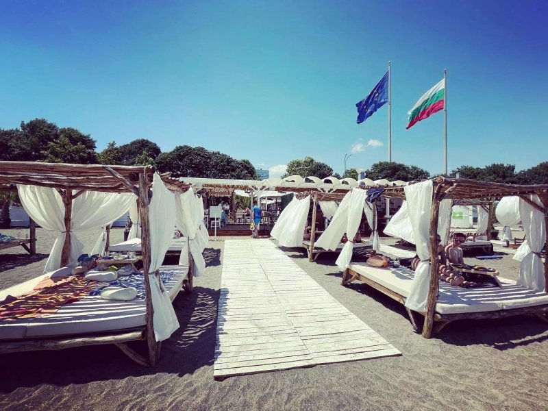 Vaya Burgas - Beach Bar & Restaurant