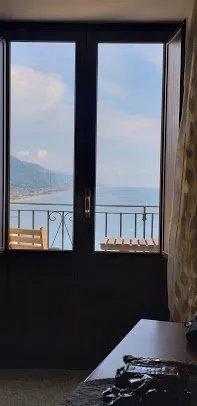 Un Oblo Sul Mare