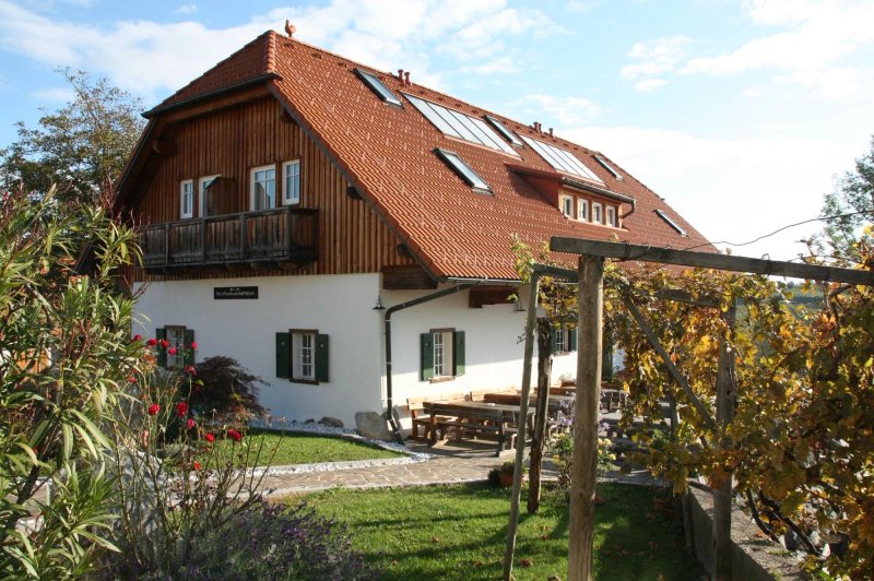Weingut Buschenschank Gastezimmer Hack-Gebell
